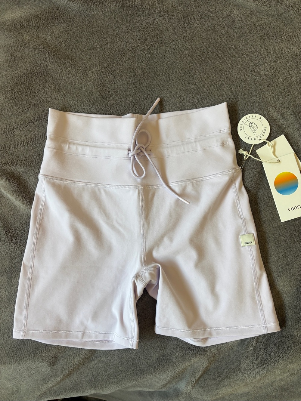 NWT Vuori Daily Short in Opal